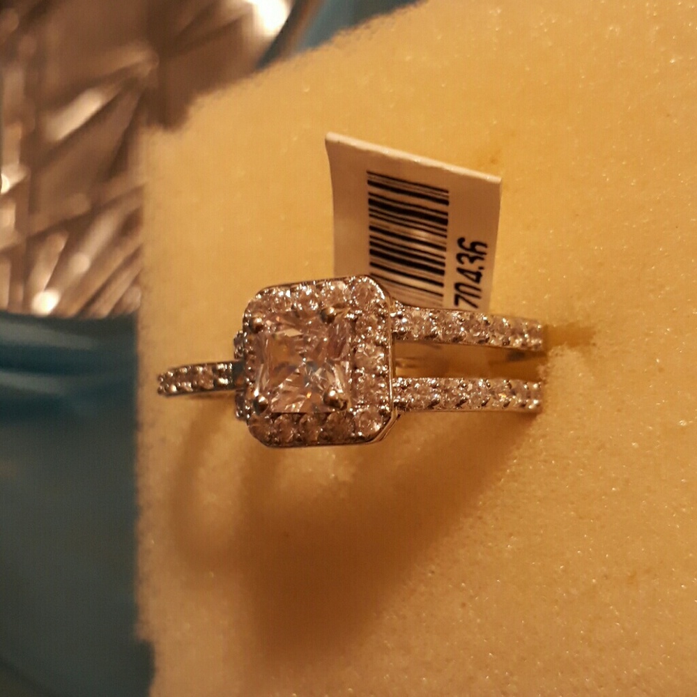 SIMULATED SILVERTONE SET OF RINGS